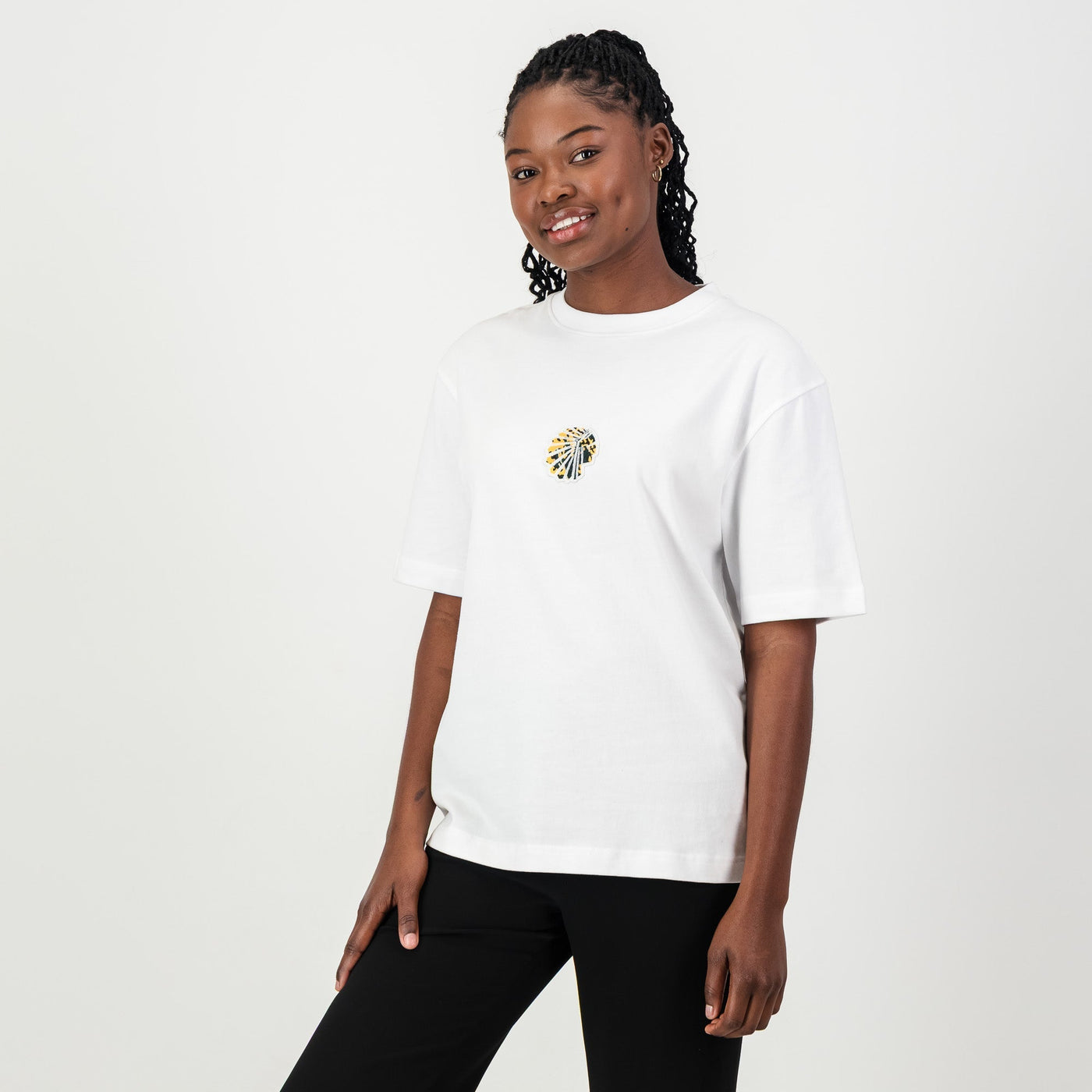 Kaizer Chiefs Pop Art Badge White Boxy Tee: Soft Cotton Oversized Fan Shirt
