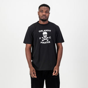Soft Cotton Orlando Pirates Graphic Tee: Distressed Skull and Crossbones Crewneck Shirt