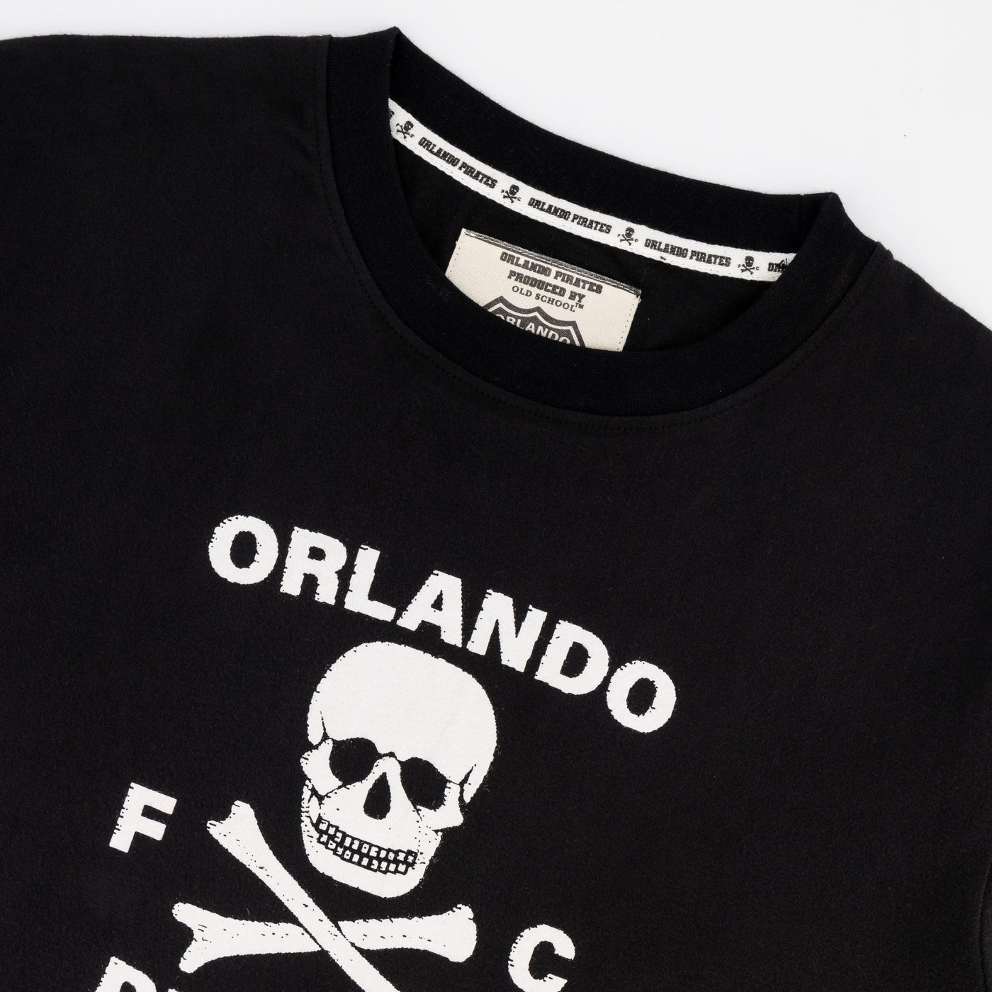 Soft Cotton Orlando Pirates Graphic Tee: Distressed Skull and Crossbones Crewneck Shirt