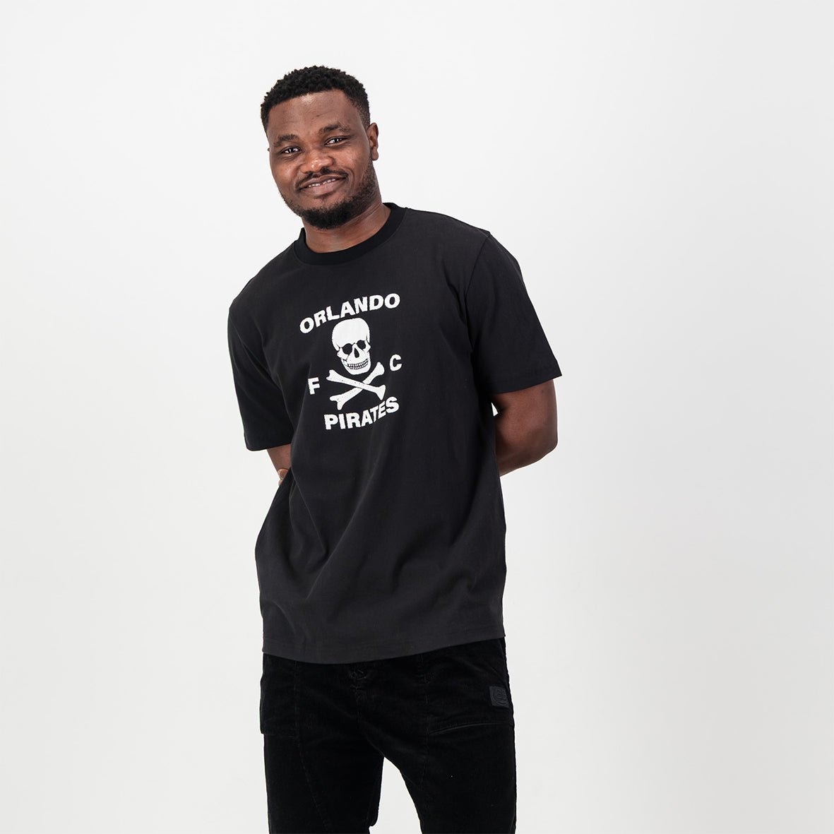 Soft Cotton Orlando Pirates Graphic Tee: Distressed Skull and Crossbones Crewneck Shirt