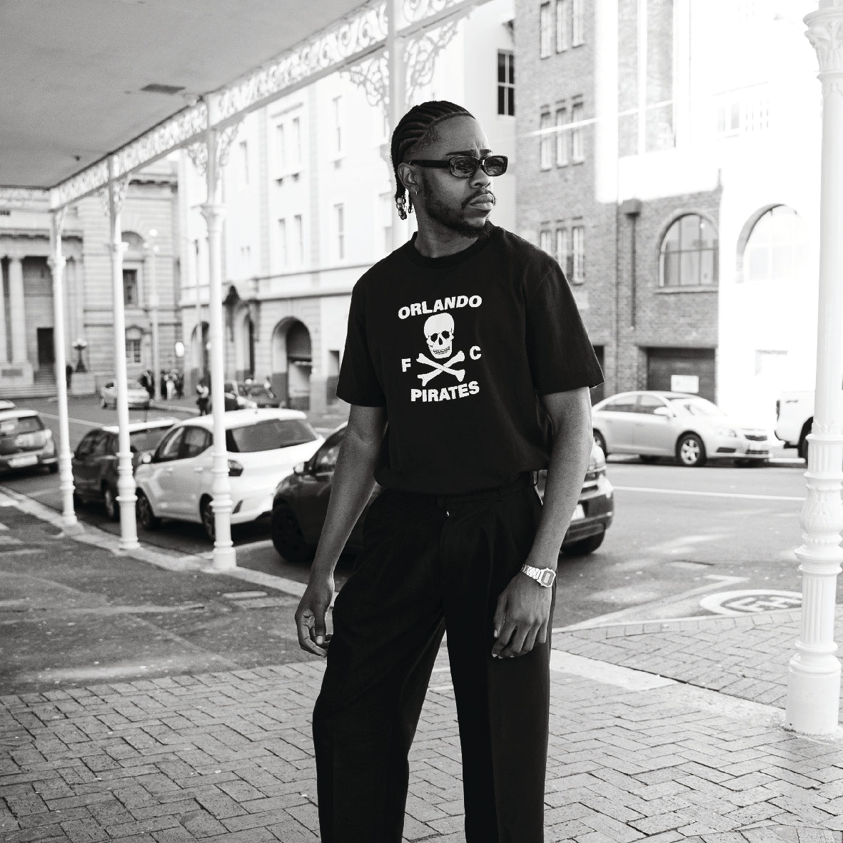 Soft Cotton Orlando Pirates Graphic Tee: Distressed Skull and Crossbones Crewneck Shirt