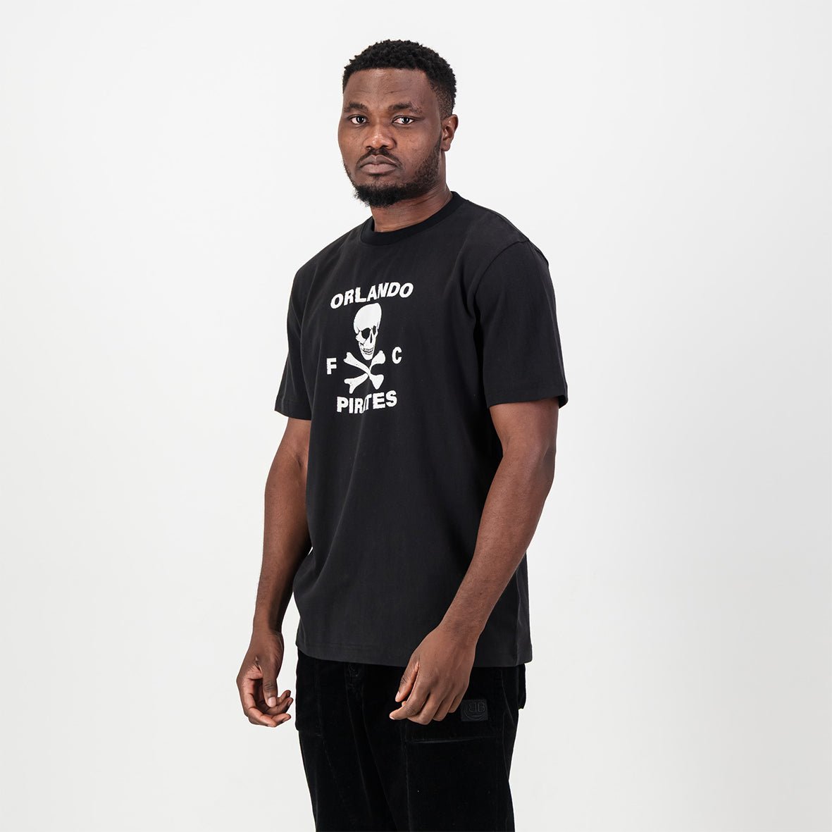 Soft Cotton Orlando Pirates Graphic Tee: Distressed Skull and Crossbones Crewneck Shirt
