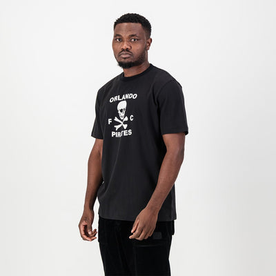 Soft Cotton Orlando Pirates Graphic Tee: Distressed Skull and Crossbones Crewneck Shirt